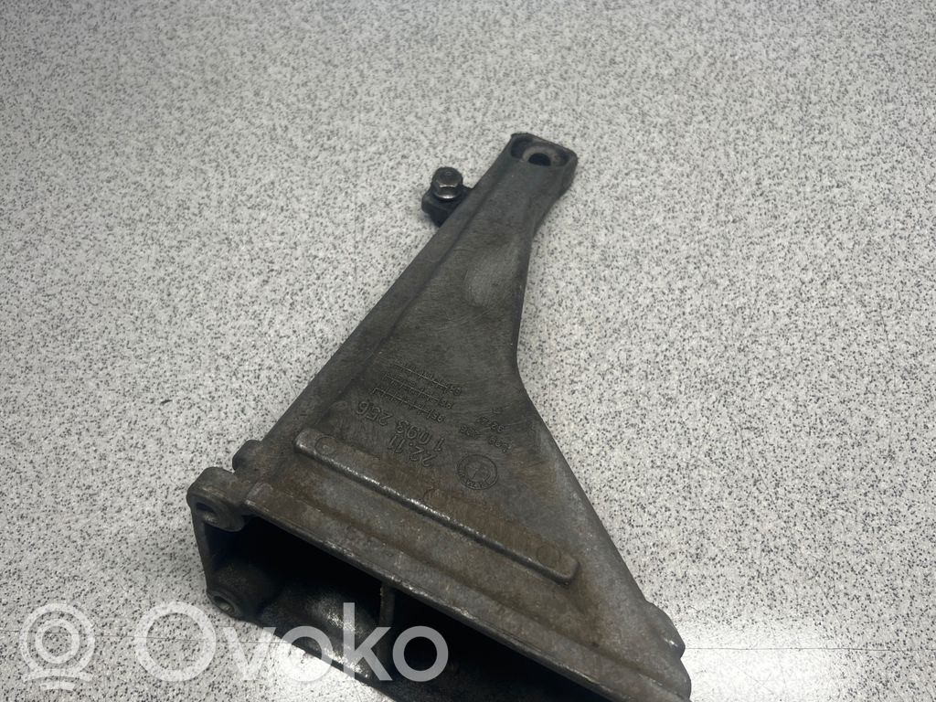BMW 7 E38 Engine mounting bracket 