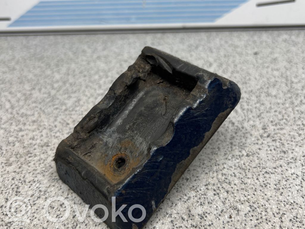 Jacking socket point   8204244