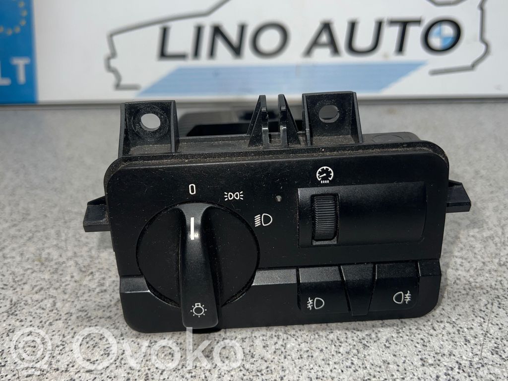 Light switch   6901430