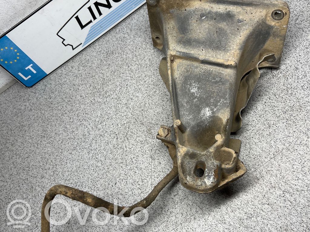 Engine mounting bracket   1092974