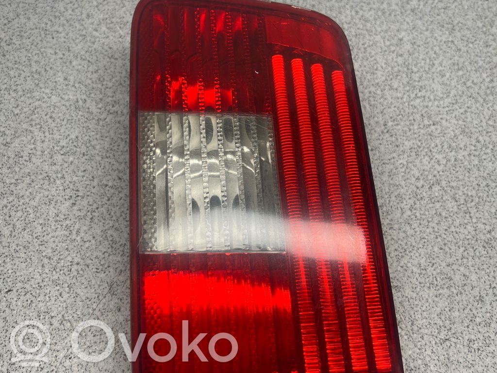 BMW 5 E39 Aizmugurējais lukturis pārsegā 