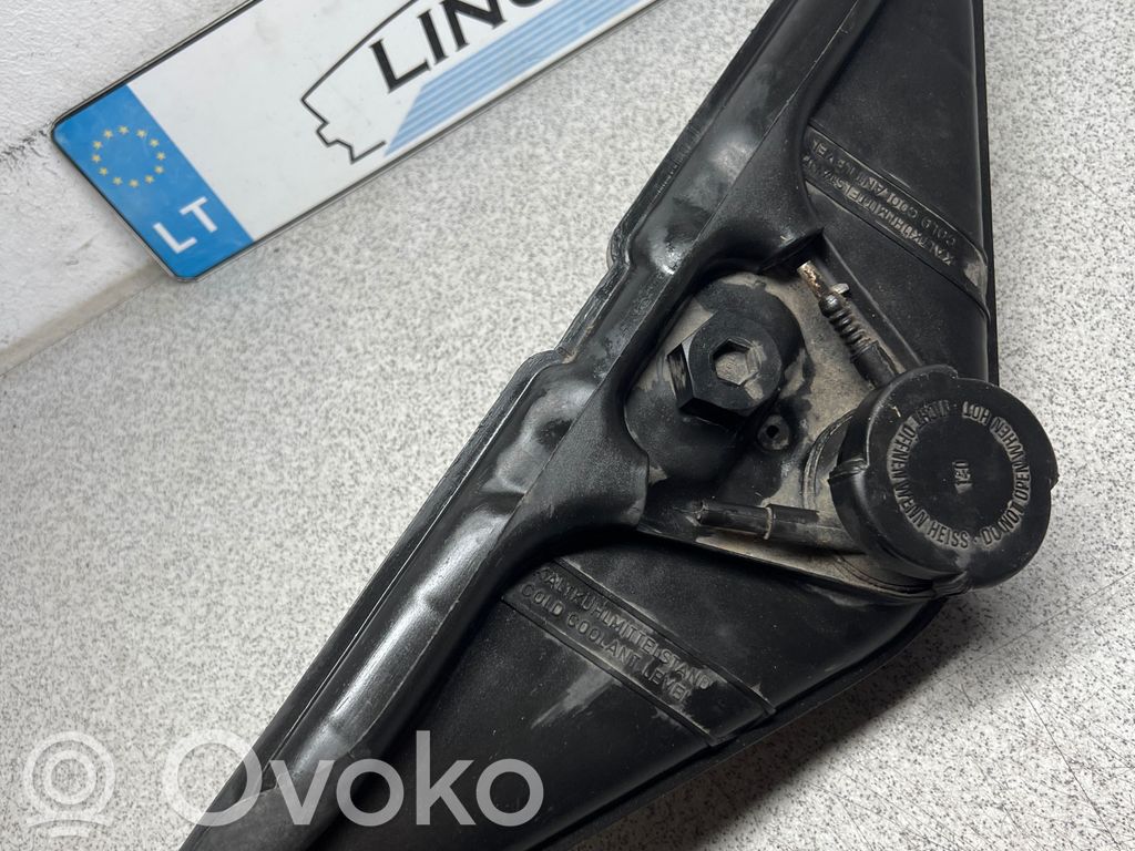 BMW 7 E32 Aušinimo skysčio išsiplėtimo bakelis 