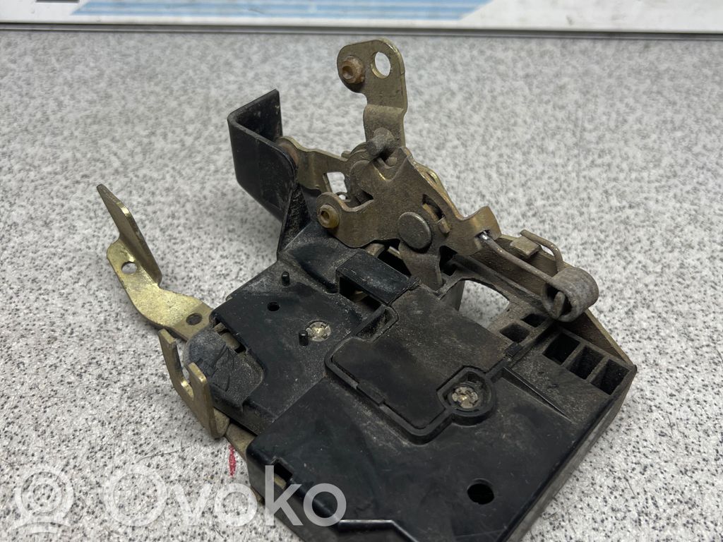 BMW 3 E30 Priekšpusē slēdzene 