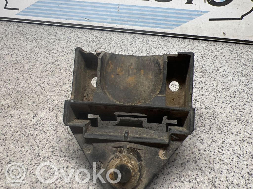 Radiator mount bracket   1723337