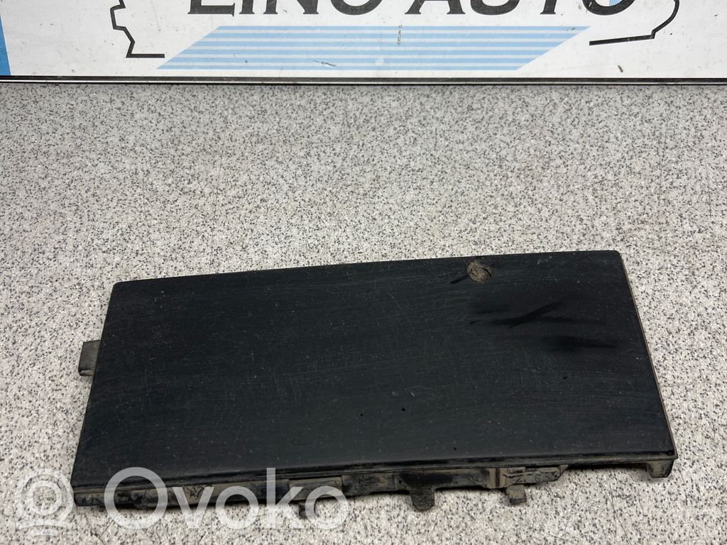 BMW 5 E34 Zaślepka / Osłona haka holowniczego przednia 