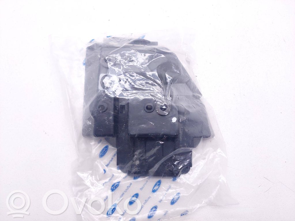 Ford Focus Rear bumper mounting bracket 