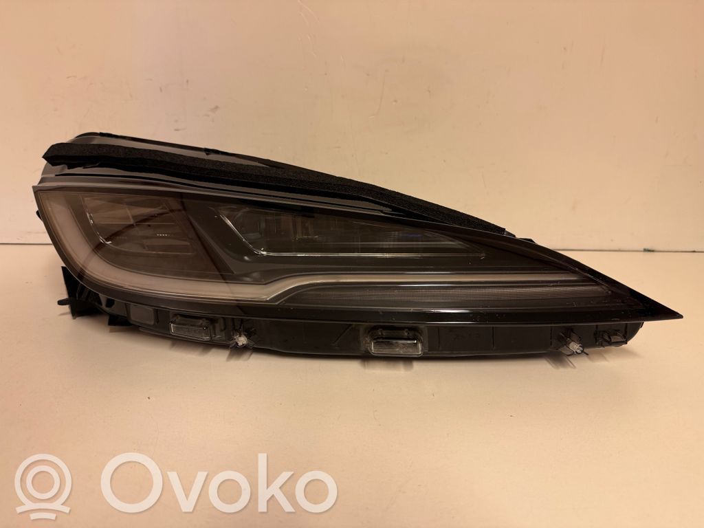 Tesla Model 3 Phare frontale 