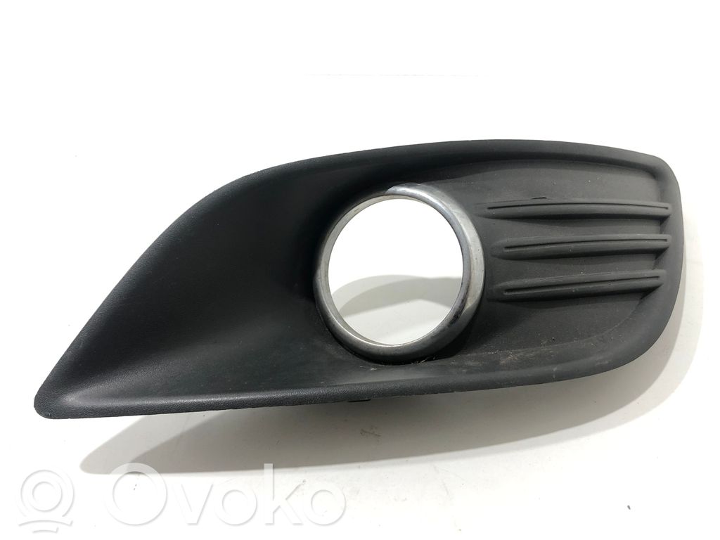Ford Focus Etusumuvalon ritilä 