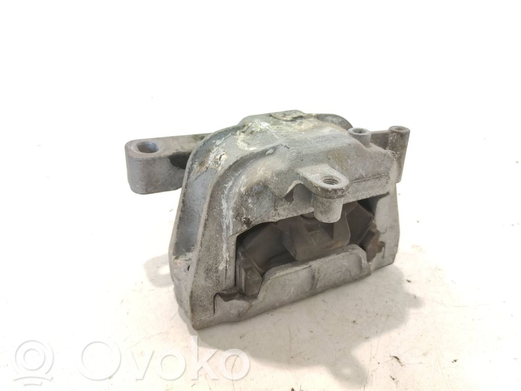 Volkswagen PASSAT B6 Engine mount bracket 