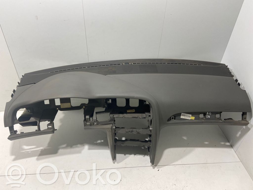Audi A6 S6 C6 4F Panelė 