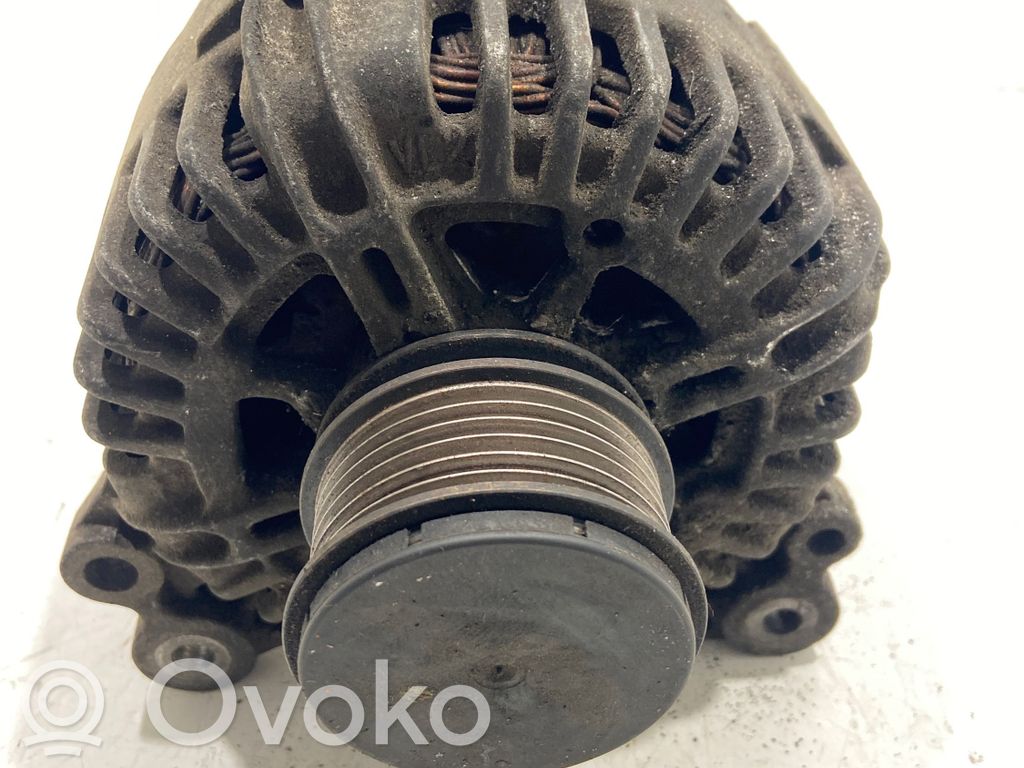Volkswagen PASSAT B6 Alternator 