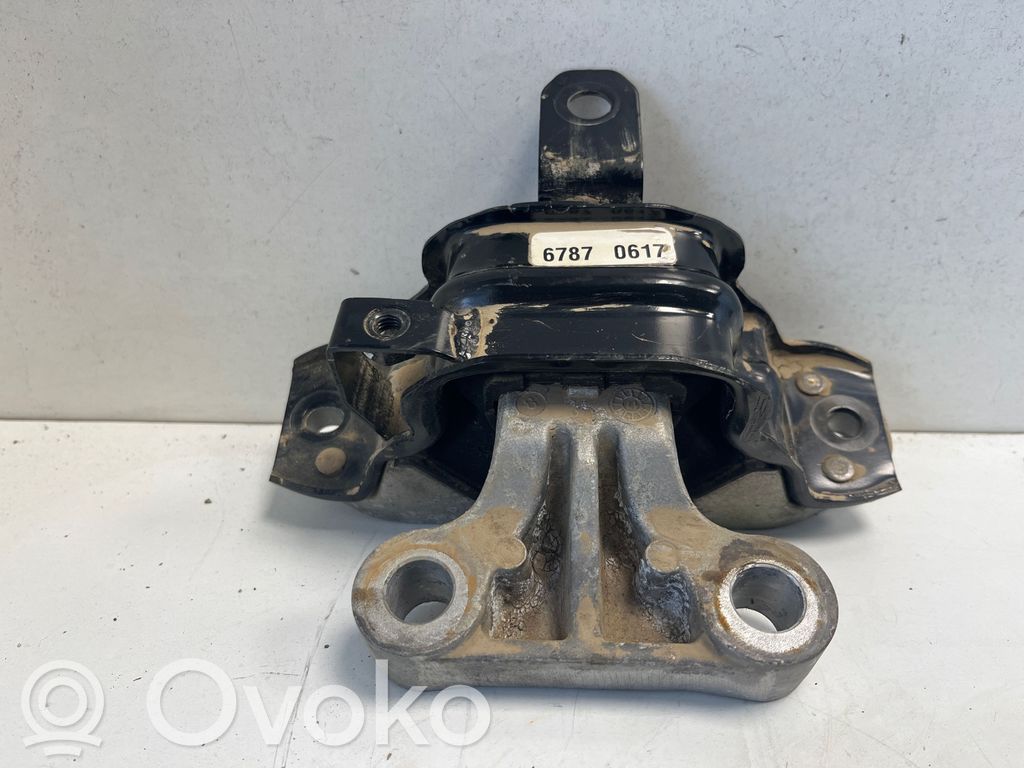 Engine mount bracket   67870617
