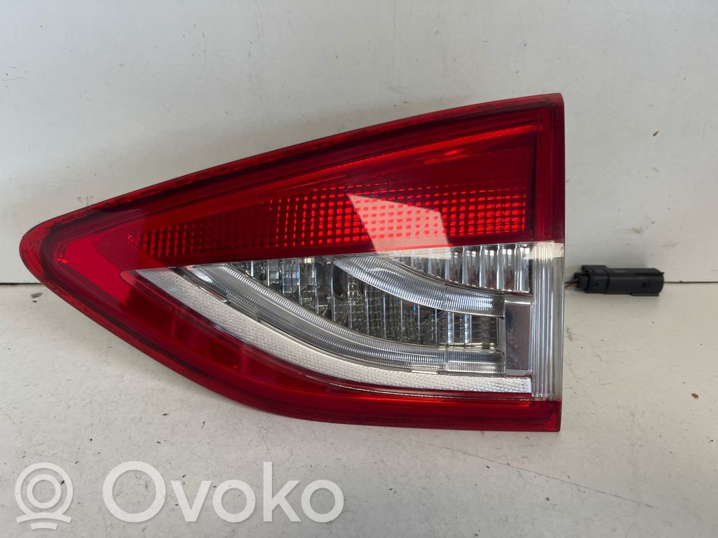 Ford Kuga II Lampy tylnej klapy bagażnika 