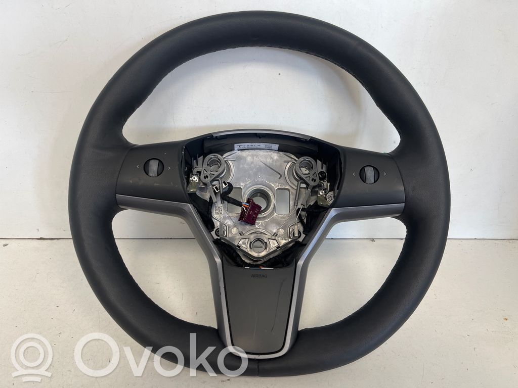 Tesla Model 3 Stūre 