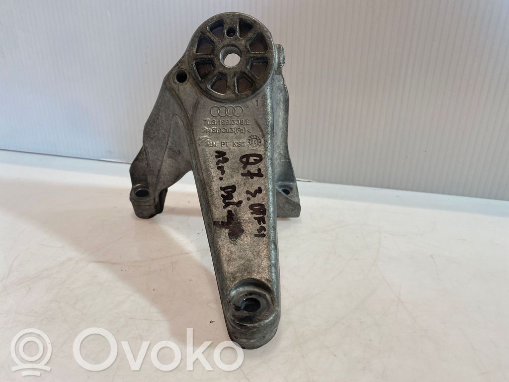 Audi Q7 4L Engine mounting bracket 