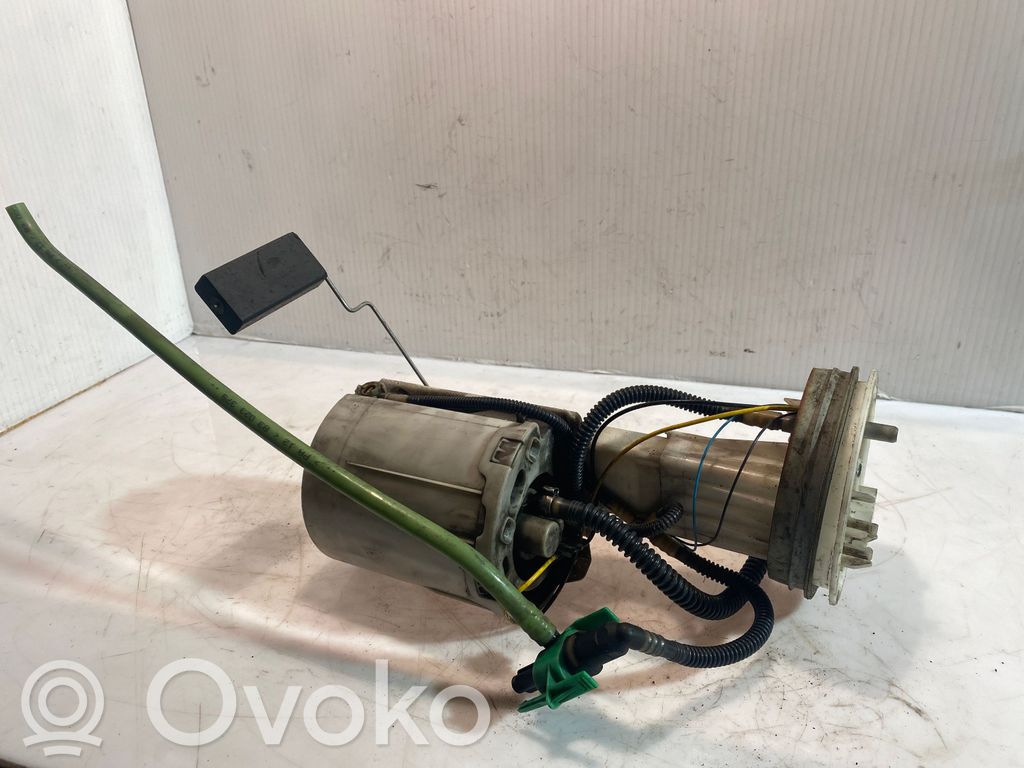 Audi A4 S4 B7 8E 8H Pompa paliwa w zbiorniku 