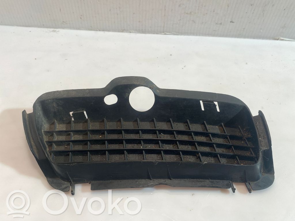 Volkswagen Golf III Etupuskurin alempi jäähdytinsäleikkö 