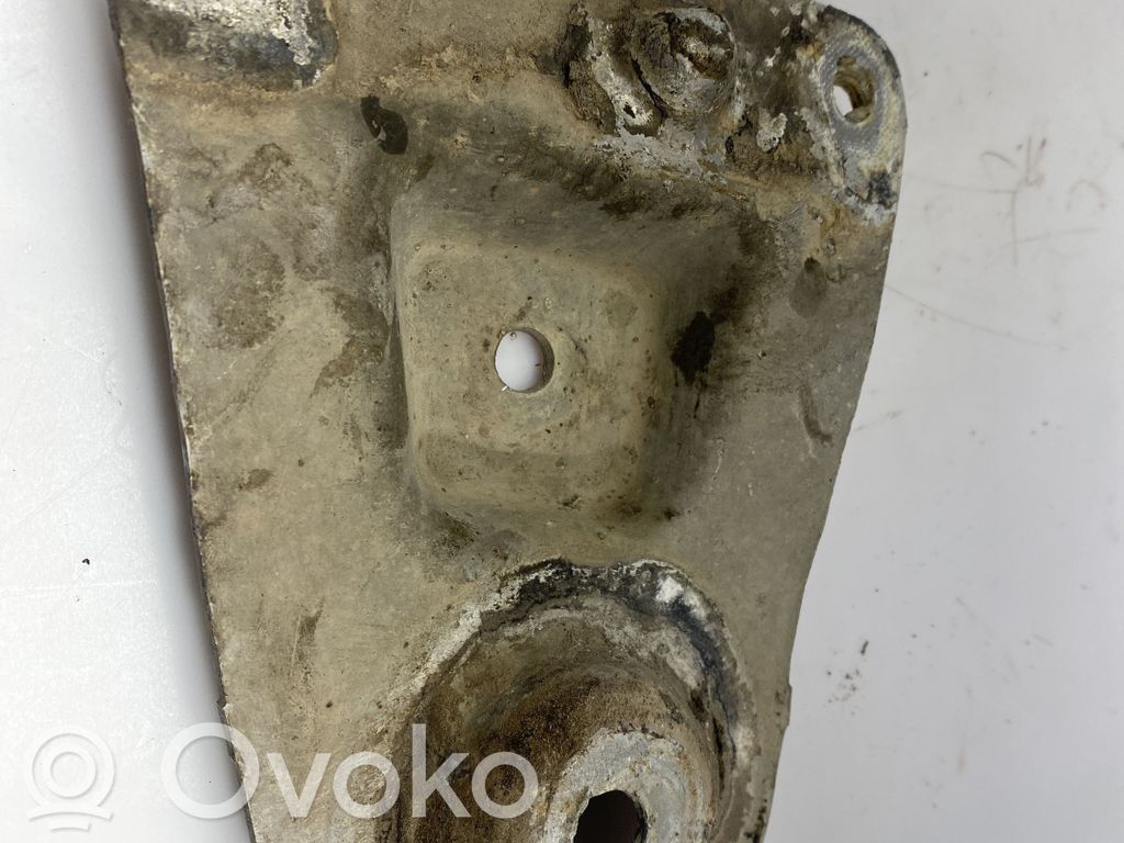 Audi A4 S4 B5 8D Engine mounting bracket 