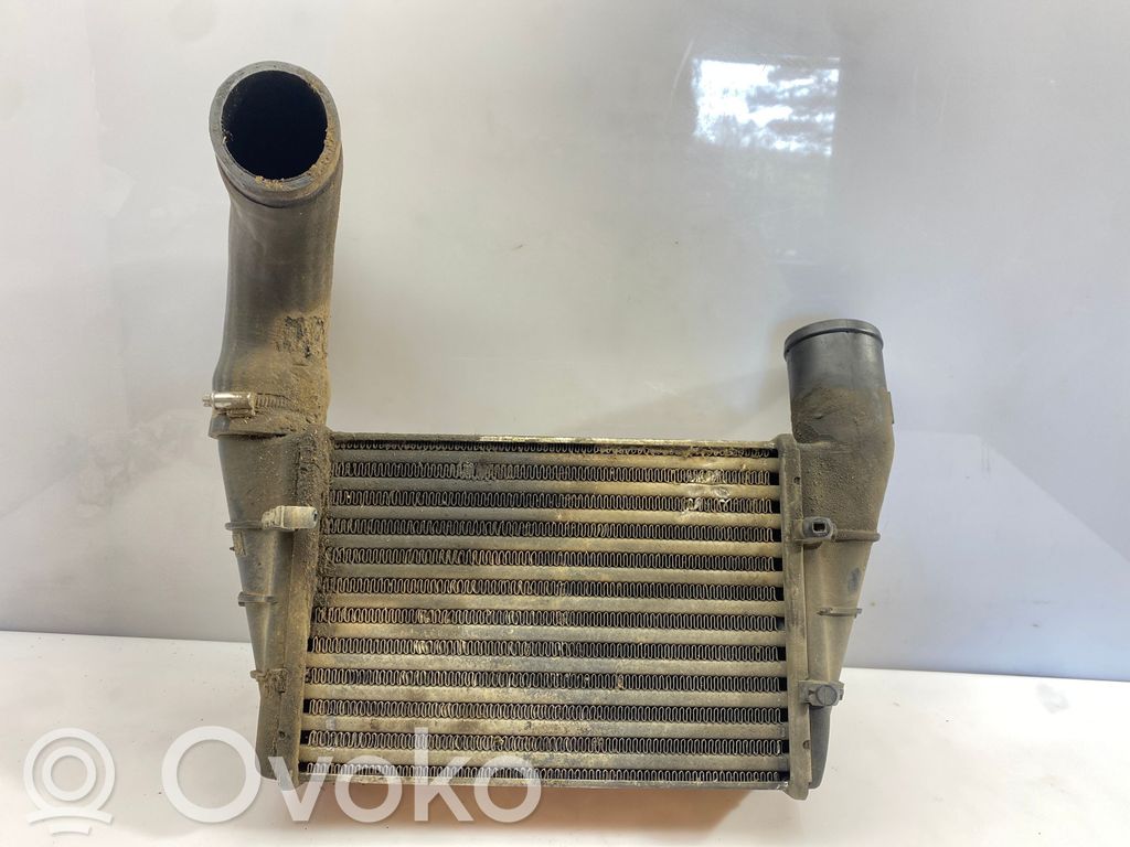 Audi A4 S4 B5 8D Interkūlerio radiatorius 