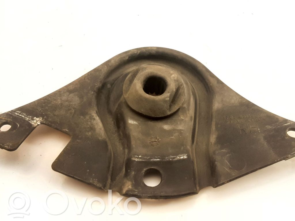 Jaguar S-Type Fixation de radiateur 