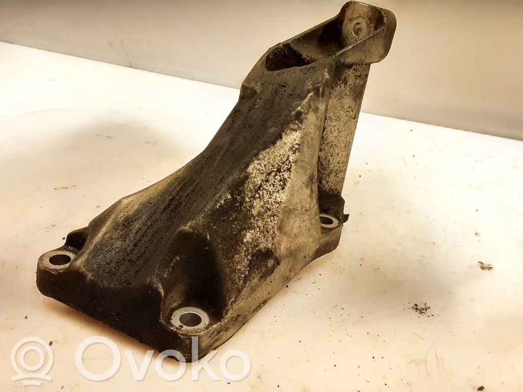 Volkswagen PASSAT B5.5 Engine mounting bracket 