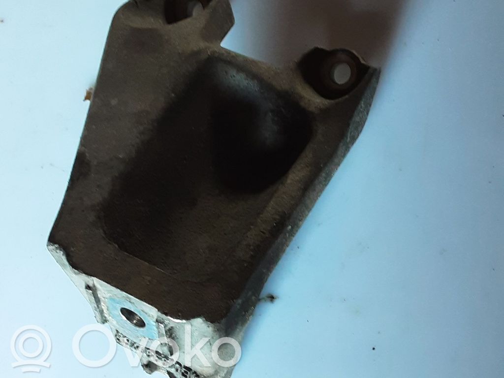 Audi A8 S8 D3 4E Engine mounting bracket 