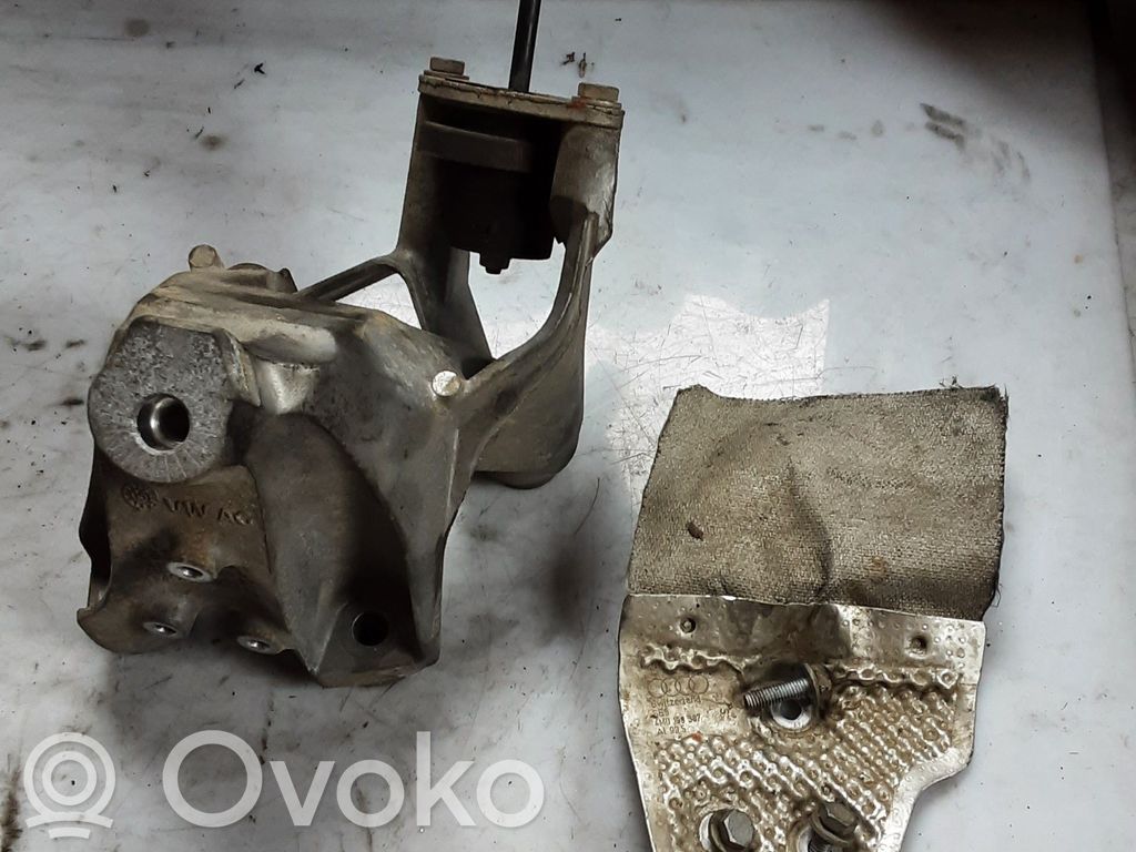 Audi Q7 4M Engine mounting bracket 