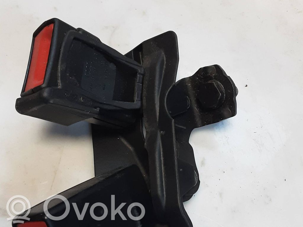 Audi A4 S4 B8 8K Klamra środkowego pasa bezpieczeństwa fotela tylnego 