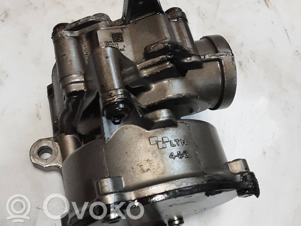 Audi A6 S6 C7 4G Oil pump 