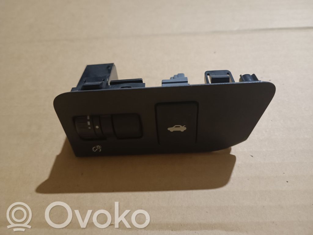 Toyota GT 86 Tailgate opening switch 