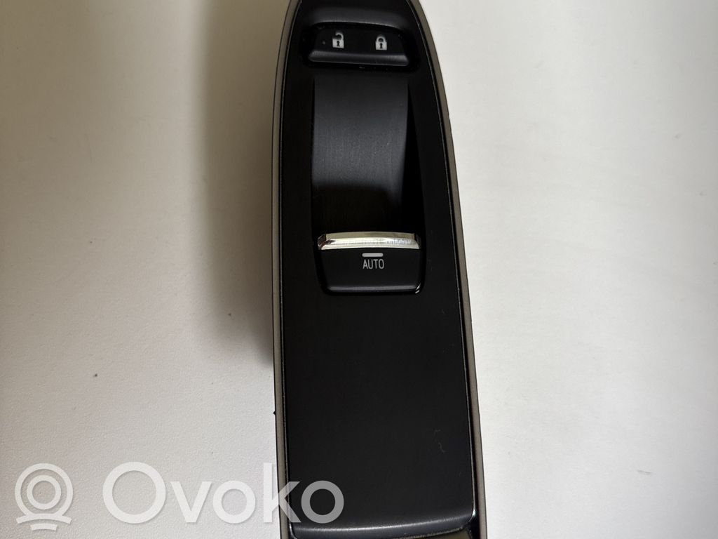 Electric window control switch   83071XC20A