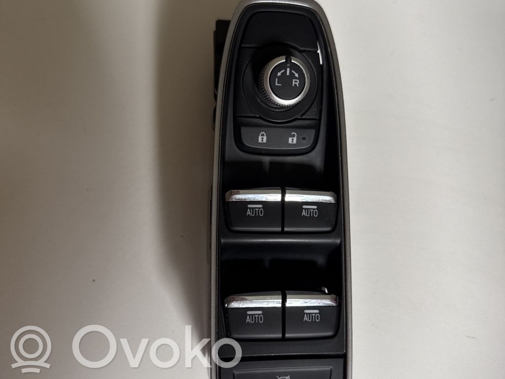 Electric window control switch   83071AN01A