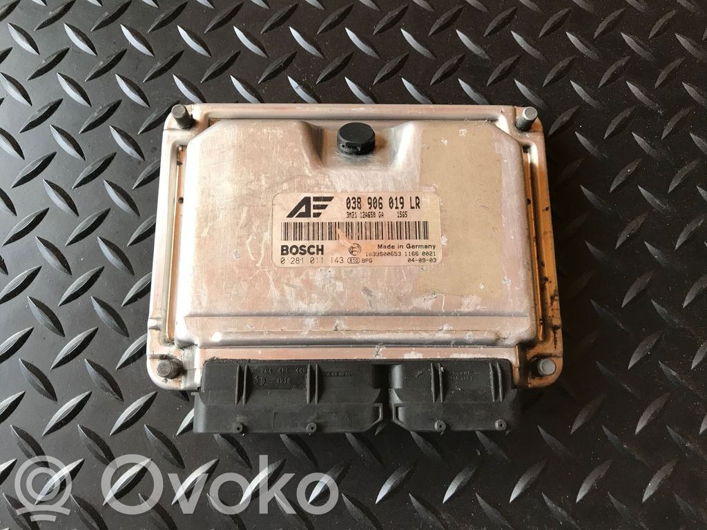 Unidad de control/módulo del motor   038906019LR,0281011143,3M2112A650GA