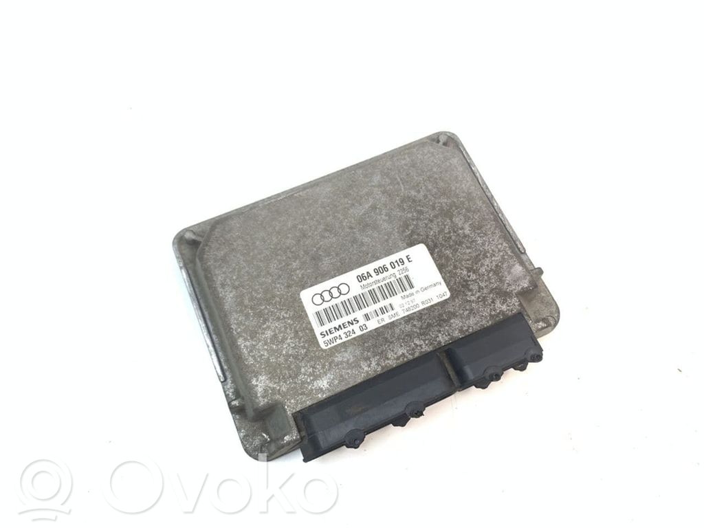 Engine control unit/module   06A906019E,5WP432403