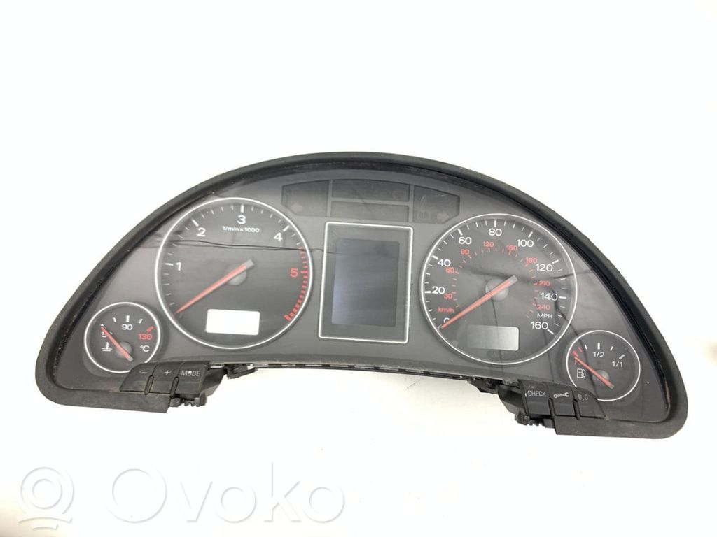 Audi A4 S4 B6 8E 8H Licznik / Prędkościomierz 