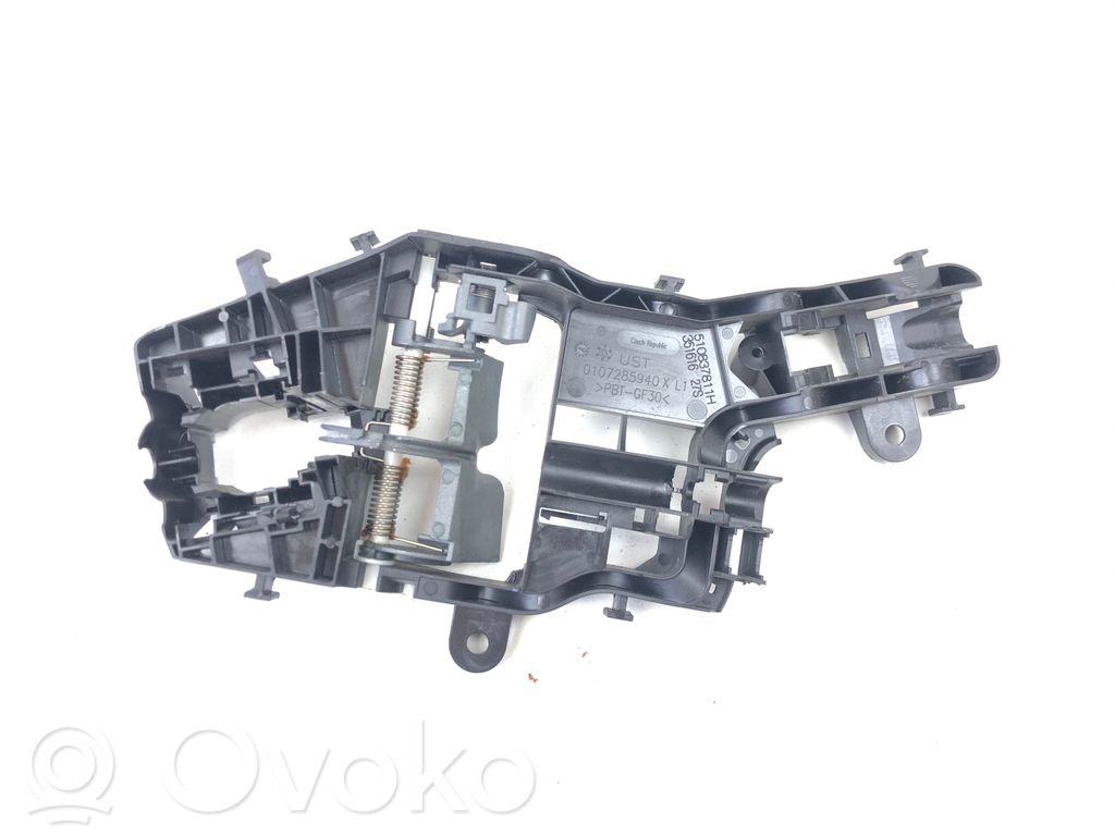 Volkswagen PASSAT B8 Klamka/wspornik zewnętrzny drzwi przednich 