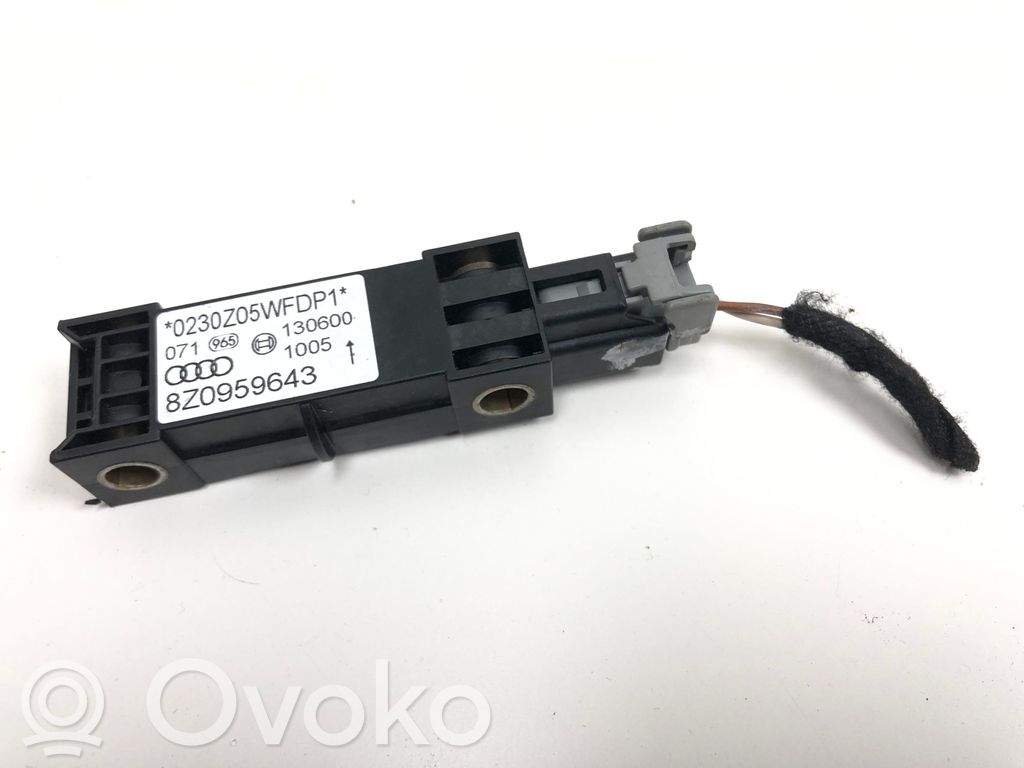 Sensor impacto/accidente para activar Airbag   8Z0959643