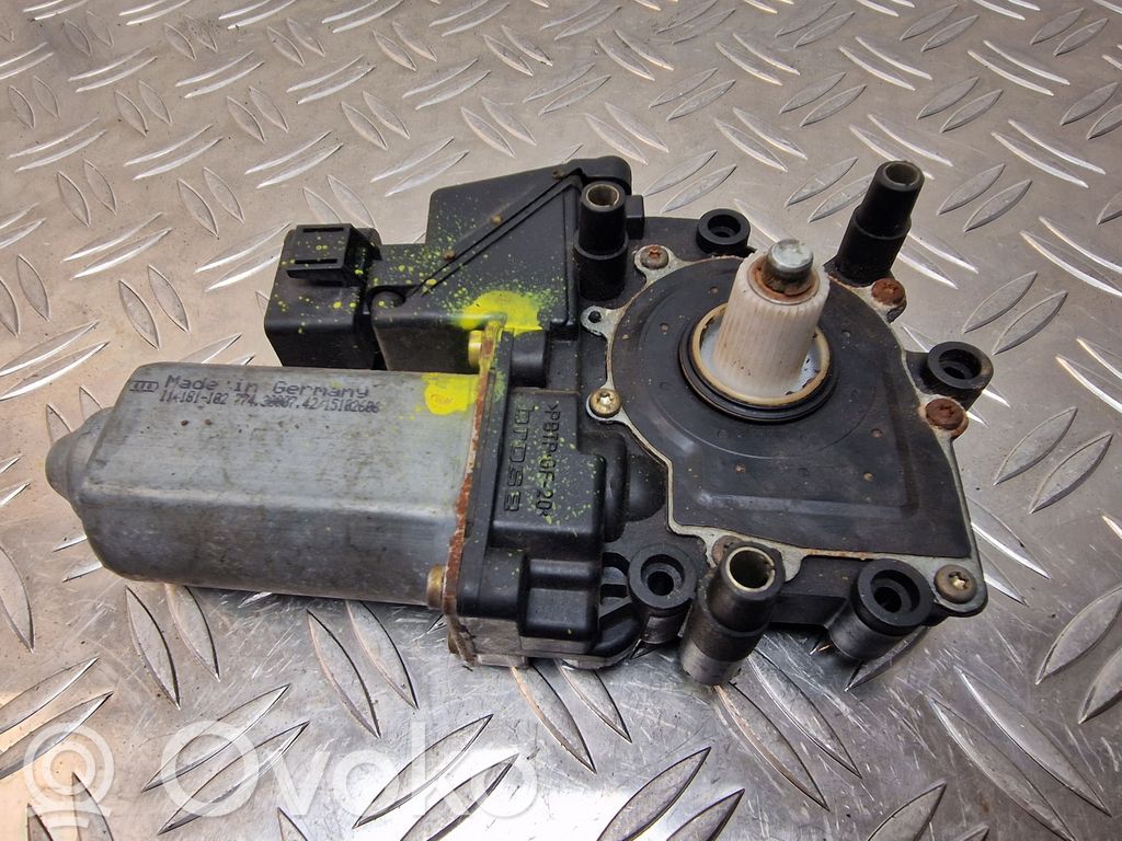 Silnik regulatora szyby drzwi przednich   8D0959801D,103022100