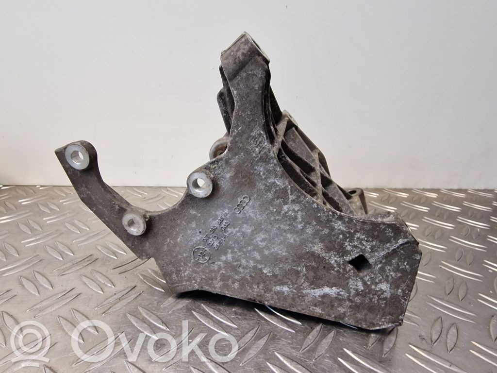 Audi A8 S8 D3 4E Engine mounting bracket 
