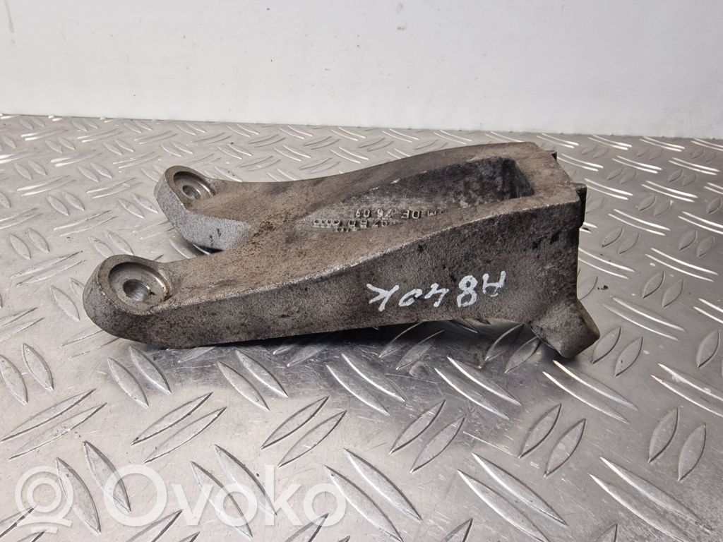 Audi A8 S8 D3 4E Engine mounting bracket 