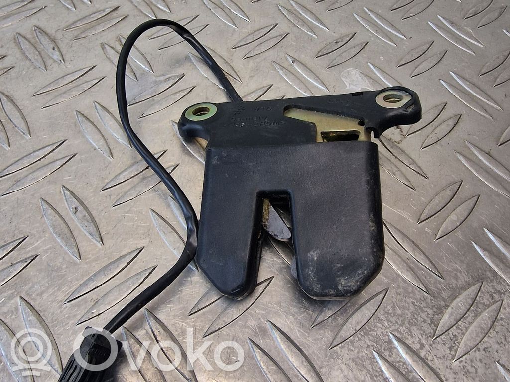 Audi A8 S8 D2 4D Tailgate/trunk/boot lock/catch/latch 