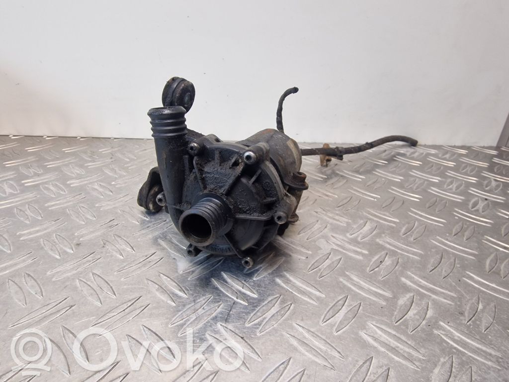 Audi A8 S8 D2 4D Vesipumppu 