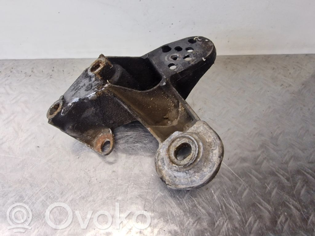 Engine mounting bracket   4Z7199351