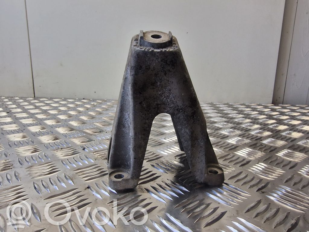 Engine mounting bracket   4E0199307BH