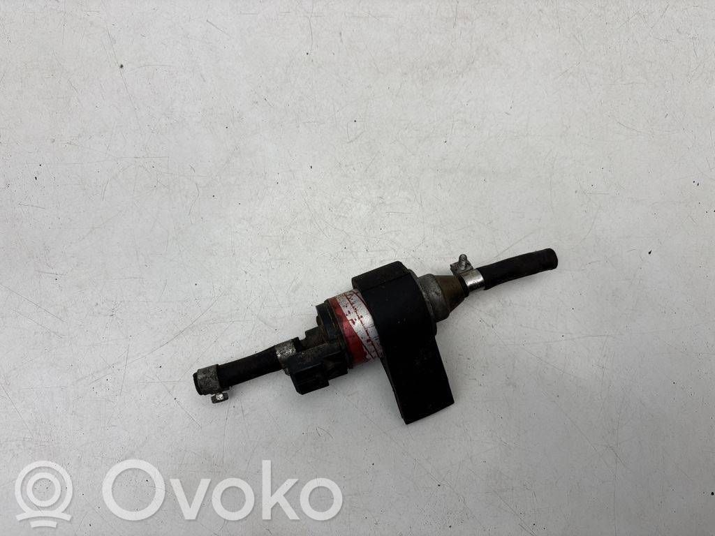 Audi A8 S8 D2 4D Calentador auxiliar de la bomba de combustible Webasto 