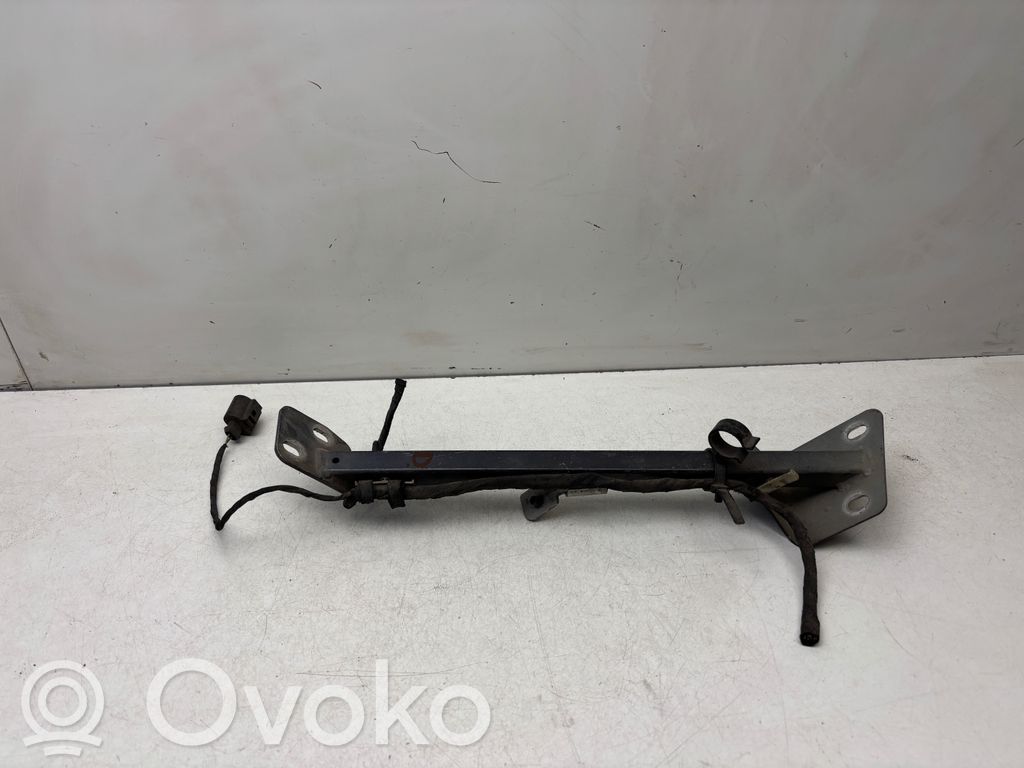 Laikiklis sparno   4E0805464E