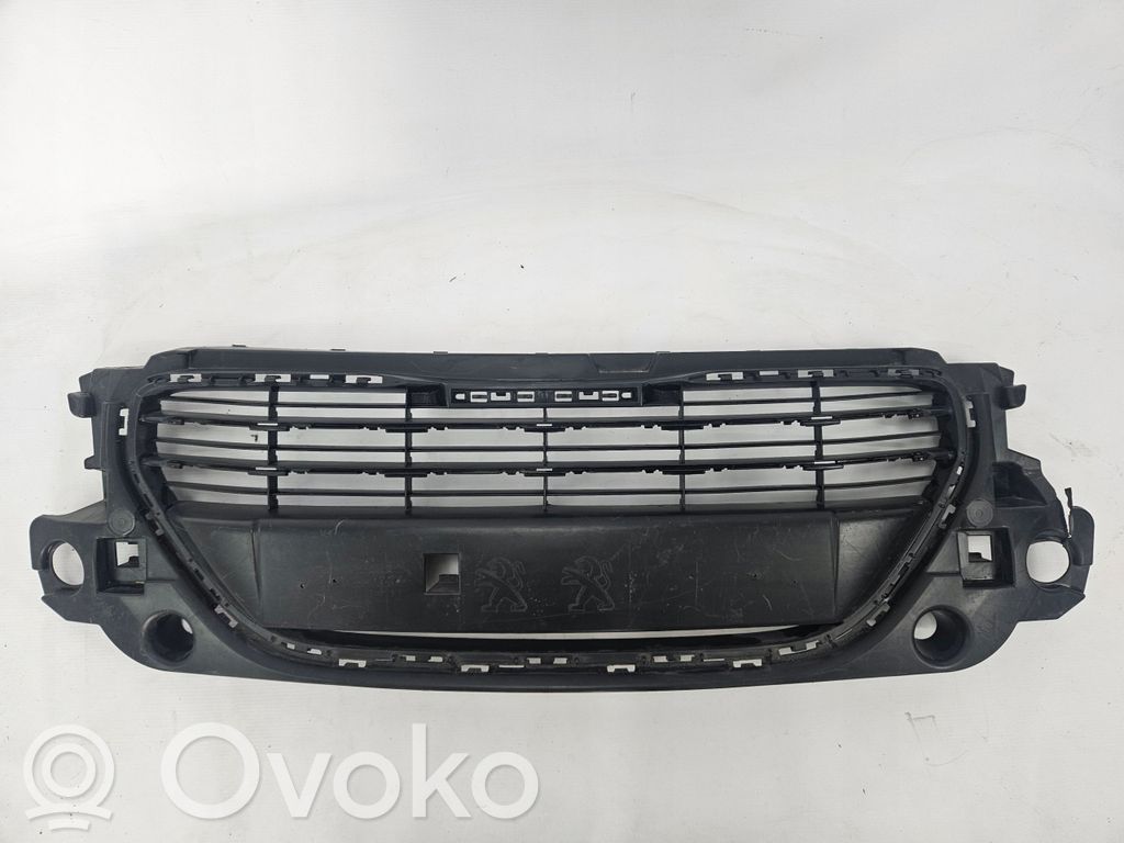 Peugeot 301 Etupuskurin alempi jäähdytinsäleikkö 