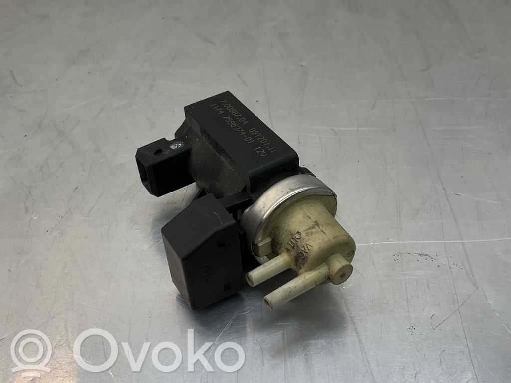 BMW 5 E60 E61 Turbo solenoid valve 