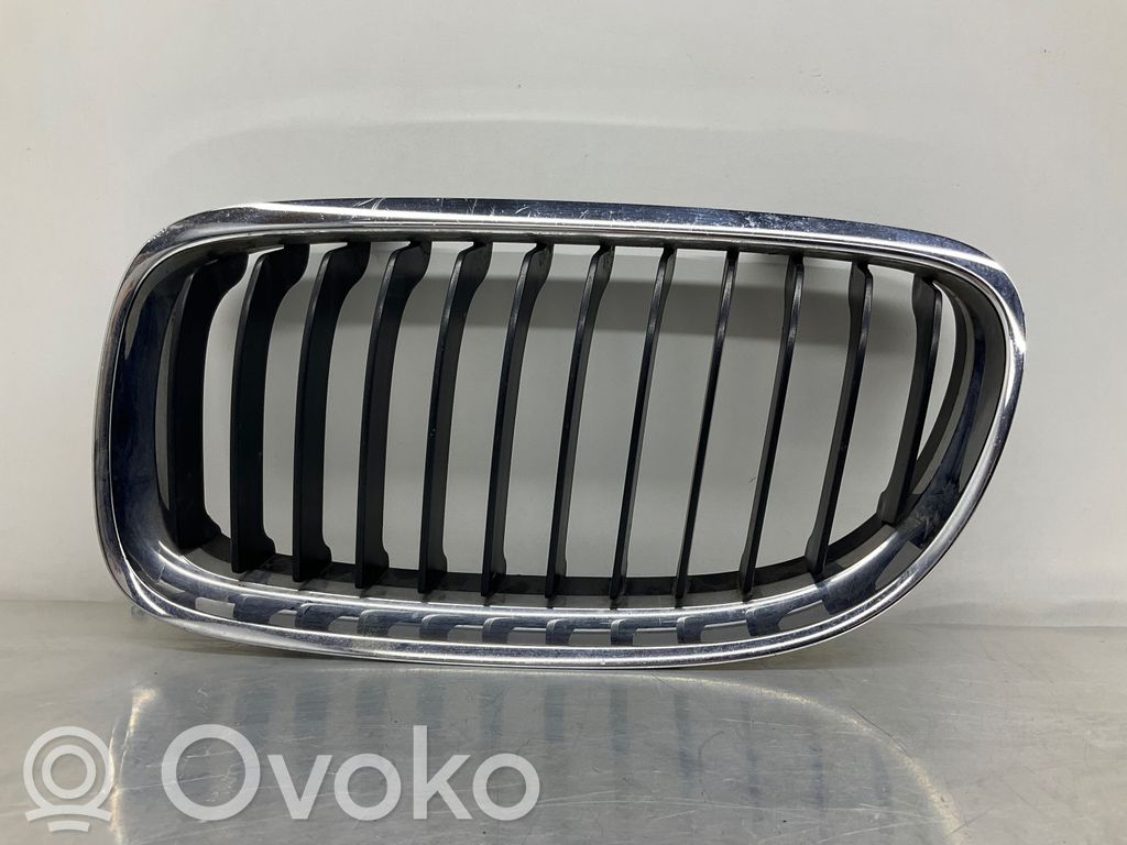 BMW 3 E90 E91 Augšējais režģis 