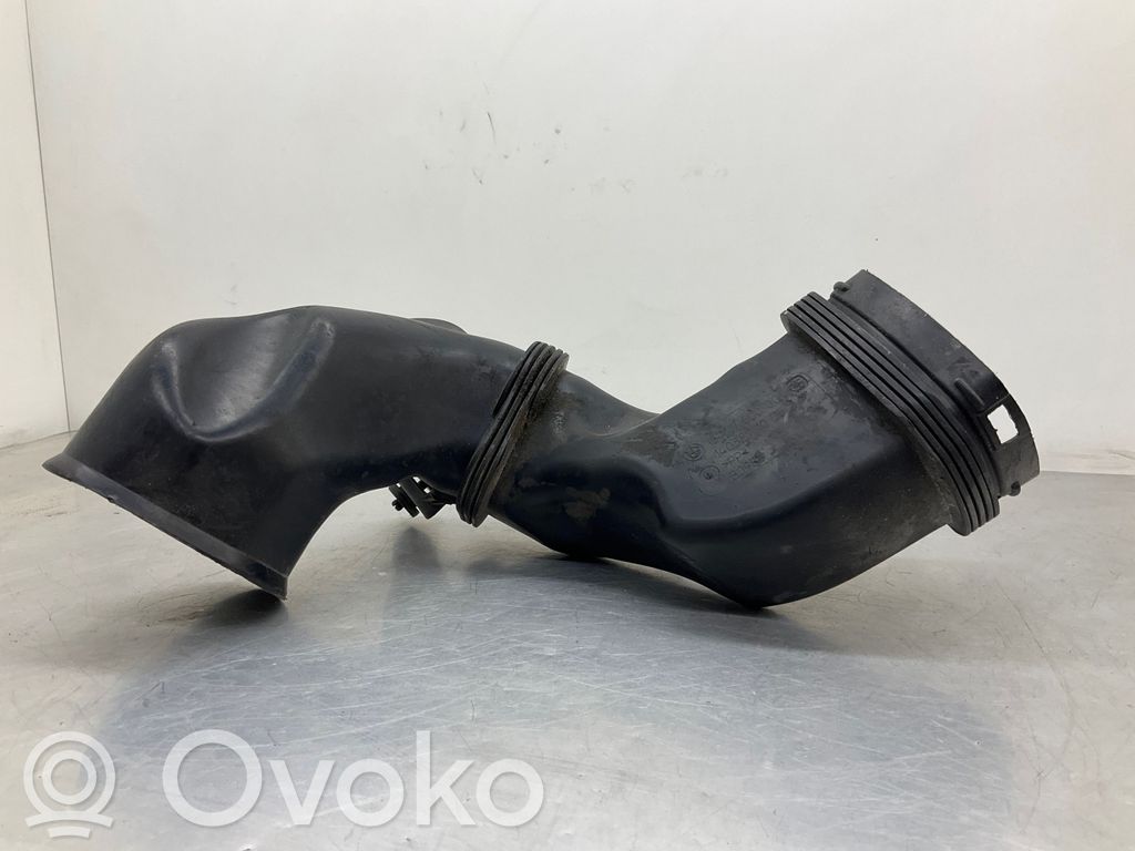 BMW 5 E60 E61 Ilmanoton kanavan osa 